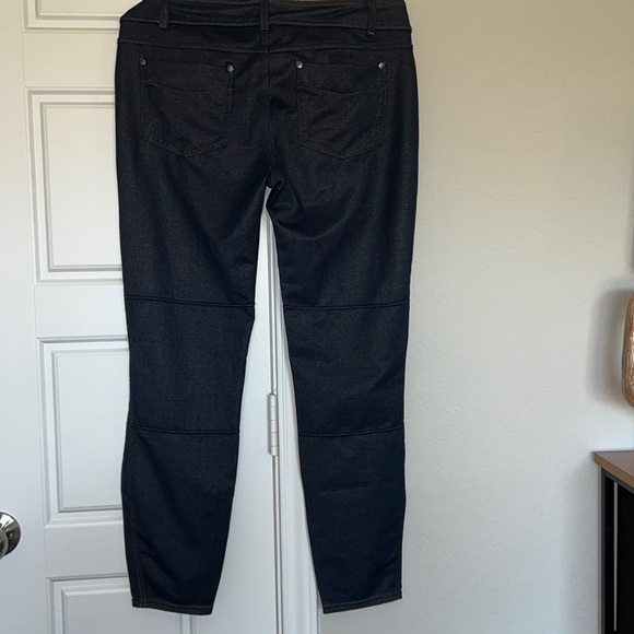 Athleta Bettona size LP skinny pant. - Picture 2 of 3